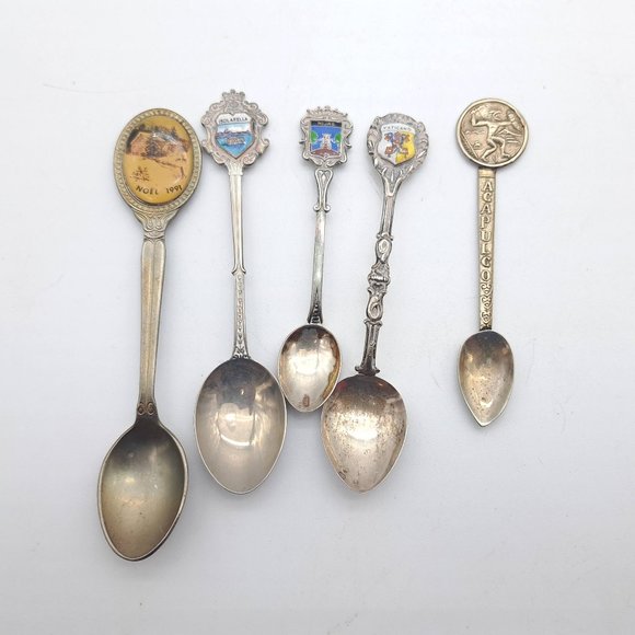 5 Mixed Souvenir Spoons -The Vatican, Noel, Acaupolco, Isolabella, Mijas - Picture 1 of 11
